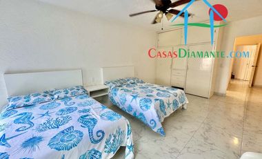 Casa en venta con terraza, vista al mar y salida a la alberca