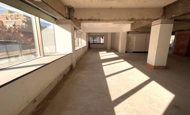 ARRIENDO Oficina en Obra gruesa de 789,93 m2, Metro El Golf