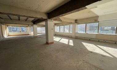 ARRIENDO Oficina en Obra gruesa de 789,93 m2, Metro El Golf