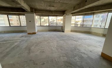 ARRIENDO Oficina en Obra gruesa de 789,93 m2, Metro El Golf