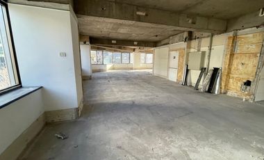 ARRIENDO Oficina en Obra gruesa de 789,93 m2, Metro El Golf