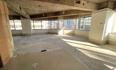 ARRIENDO Oficina en Obra gruesa de 789,93 m2, Metro El Golf