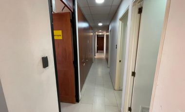 ARRIENDO Oficina habilitada de 414,92 m2, Metro El Golf