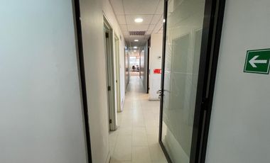 ARRIENDO Oficina habilitada de 414,92 m2, Metro El Golf