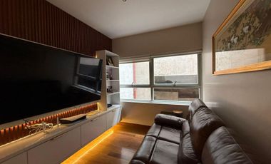Moderno dúplex remodelado de dos niveles en Cerro de Camacho