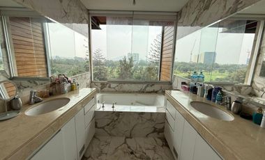Moderno dúplex remodelado de dos niveles en Cerro de Camacho