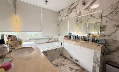 Moderno dúplex remodelado de dos niveles en Cerro de Camacho