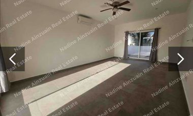 AMPLIA  CASA DE 3 NIVELES EN RENTA UBICADA EN RESIDENCIAL AQUA, 4 RECÁMARAS, ALBERCA PROPIA, SEGURIDAD 24 HORAS.