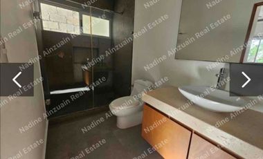 AMPLIA  CASA DE 3 NIVELES EN RENTA UBICADA EN RESIDENCIAL AQUA, 4 RECÁMARAS, ALBERCA PROPIA, SEGURIDAD 24 HORAS.