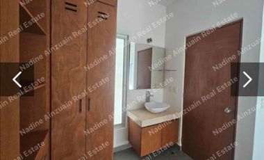 AMPLIA  CASA DE 3 NIVELES EN RENTA UBICADA EN RESIDENCIAL AQUA, 4 RECÁMARAS, ALBERCA PROPIA, SEGURIDAD 24 HORAS.
