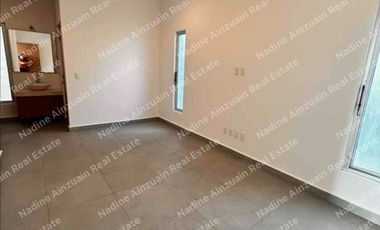 AMPLIA  CASA DE 3 NIVELES EN RENTA UBICADA EN RESIDENCIAL AQUA, 4 RECÁMARAS, ALBERCA PROPIA, SEGURIDAD 24 HORAS.