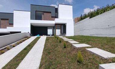 CASA EN VENTA, MODERNA POR ESTRENAR EN MISICATA