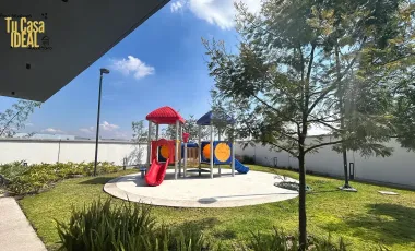 Casa de 3 Niveles en Ziré, Querétaro