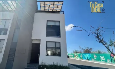 Casa de 3 Niveles en Ziré, Querétaro