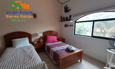CASA EN RENTA ANUAL EN LOMAS DE COCOYOC, ALBERCA AMUEBLADA