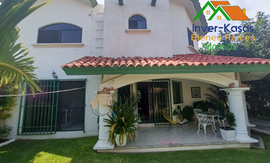 CASA EN RENTA ANUAL EN LOMAS DE COCOYOC, ALBERCA AMUEBLADA