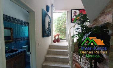 CASA EN RENTA ANUAL EN LOMAS DE COCOYOC, ALBERCA AMUEBLADA