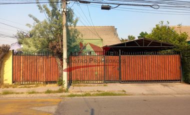 Casa de Esquina Aislada con 4 Dormitorios, 2 Baños, Villa Los Cantaros ll, Comuna de Quilicura.
