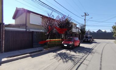 Hermosa Casa de Dos Pisos Ampliada con 3 Dormitorios, 2 Baños, Villa El Sol, Comuna de San Bernardo.