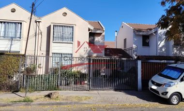 Hermosa Casa de Dos Pisos, 3 Dormitorios, 2 Baños, Villa Los Portones, Comuna de Quilicura.