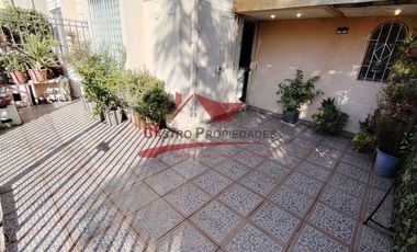 Hermosa Casa de Dos Pisos, 3 Dormitorios, 2 Baños, Villa Los Portones, Comuna de Quilicura.