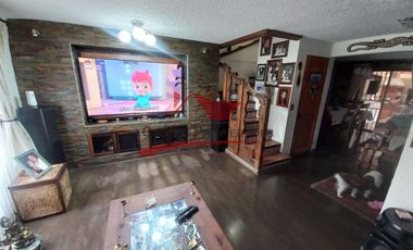 Hermosa Casa Tres Pisos, 4 Dormitorios, 4 Baños, Calle Septimo de Linea, Villa Los Altos de Quilicura.