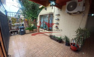 Hermosa Casa Tres Pisos, 4 Dormitorios, 4 Baños, Calle Septimo de Linea, Villa Los Altos de Quilicura.
