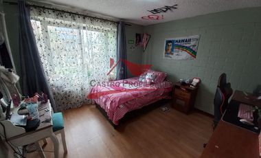 Hermosa Casa Tres Pisos, 4 Dormitorios, 4 Baños, Calle Septimo de Linea, Villa Los Altos de Quilicura.