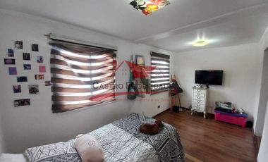 Hermosa Casa Tres Pisos, 4 Dormitorios, 4 Baños, Calle Septimo de Linea, Villa Los Altos de Quilicura.