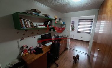 Hermosa Casa Tres Pisos, 4 Dormitorios, 4 Baños, Calle Septimo de Linea, Villa Los Altos de Quilicura.