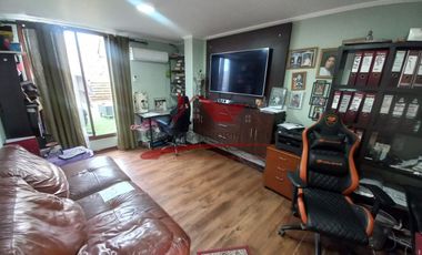 Hermosa Casa Tres Pisos, 4 Dormitorios, 4 Baños, Calle Septimo de Linea, Villa Los Altos de Quilicura.