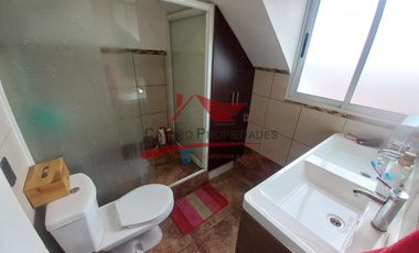 Hermosa Casa Tres Pisos, 4 Dormitorios, 4 Baños, Calle Septimo de Linea, Villa Los Altos de Quilicura.