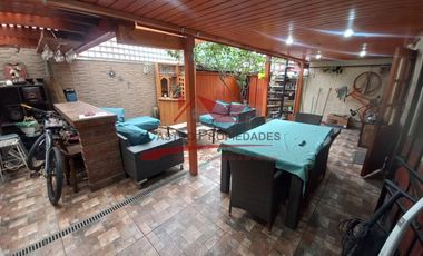 Hermosa Casa Tres Pisos, 4 Dormitorios, 4 Baños, Calle Septimo de Linea, Villa Los Altos de Quilicura.