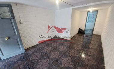 Casa de Dos Pisos Ampliada con 4 Dormitorios, 2 Baños, Villa Carampangue, Comuna de Quilicura.