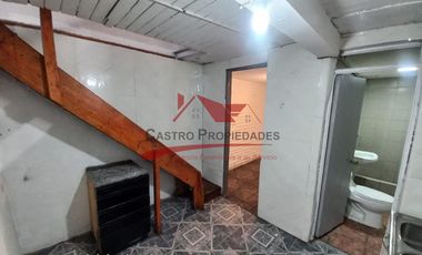 Casa de Dos Pisos Ampliada con 4 Dormitorios, 2 Baños, Villa Carampangue, Comuna de Quilicura.