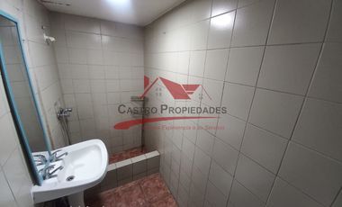 Casa de Dos Pisos Ampliada con 4 Dormitorios, 2 Baños, Villa Carampangue, Comuna de Quilicura.