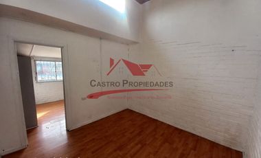 Casa de Dos Pisos Ampliada con 4 Dormitorios, 2 Baños, Villa Carampangue, Comuna de Quilicura.