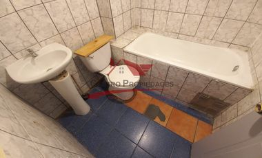 Casa de Dos Pisos Ampliada con 4 Dormitorios, 2 Baños, Villa Carampangue, Comuna de Quilicura.