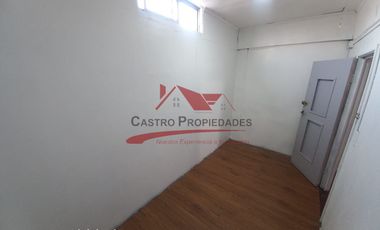 Casa de Dos Pisos Ampliada con 4 Dormitorios, 2 Baños, Villa Carampangue, Comuna de Quilicura.