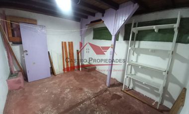 Casa de Dos Pisos Ampliada con 4 Dormitorios, 2 Baños, Villa Carampangue, Comuna de Quilicura.