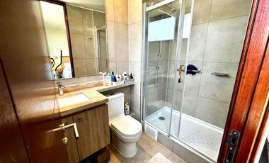 Hermoso y amplio departamento frente a Plaza Las Lilas