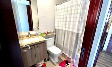 Hermoso y amplio departamento frente a Plaza Las Lilas