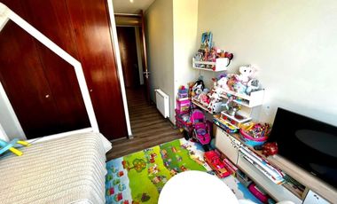 Hermoso y amplio departamento frente a Plaza Las Lilas