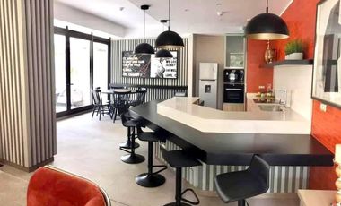 Hermoso y amplio departamento frente a Plaza Las Lilas