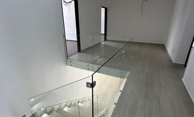 RESIDENCIA DE 3 NIVELES EN CARRETERA NACIONAL