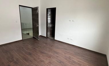 RESIDENCIA DE 3 NIVELES EN CARRETERA NACIONAL