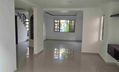 Venta de casa en el conjunto de Paseo de la Castellana al oriente de la ciudad de neiva