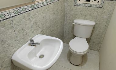 Casa de alquiler en la Urbanización Villa Club, ave Leòn Febres Cordero.