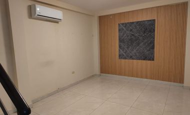 Casa de alquiler en la Urbanización Villa Club, ave Leòn Febres Cordero.