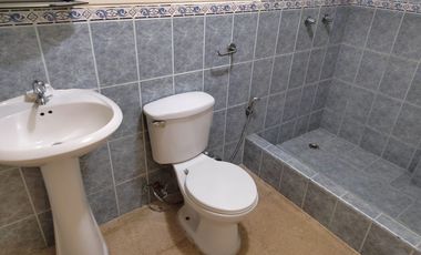 Casa de alquiler en la Urbanización Villa Club, ave Leòn Febres Cordero.